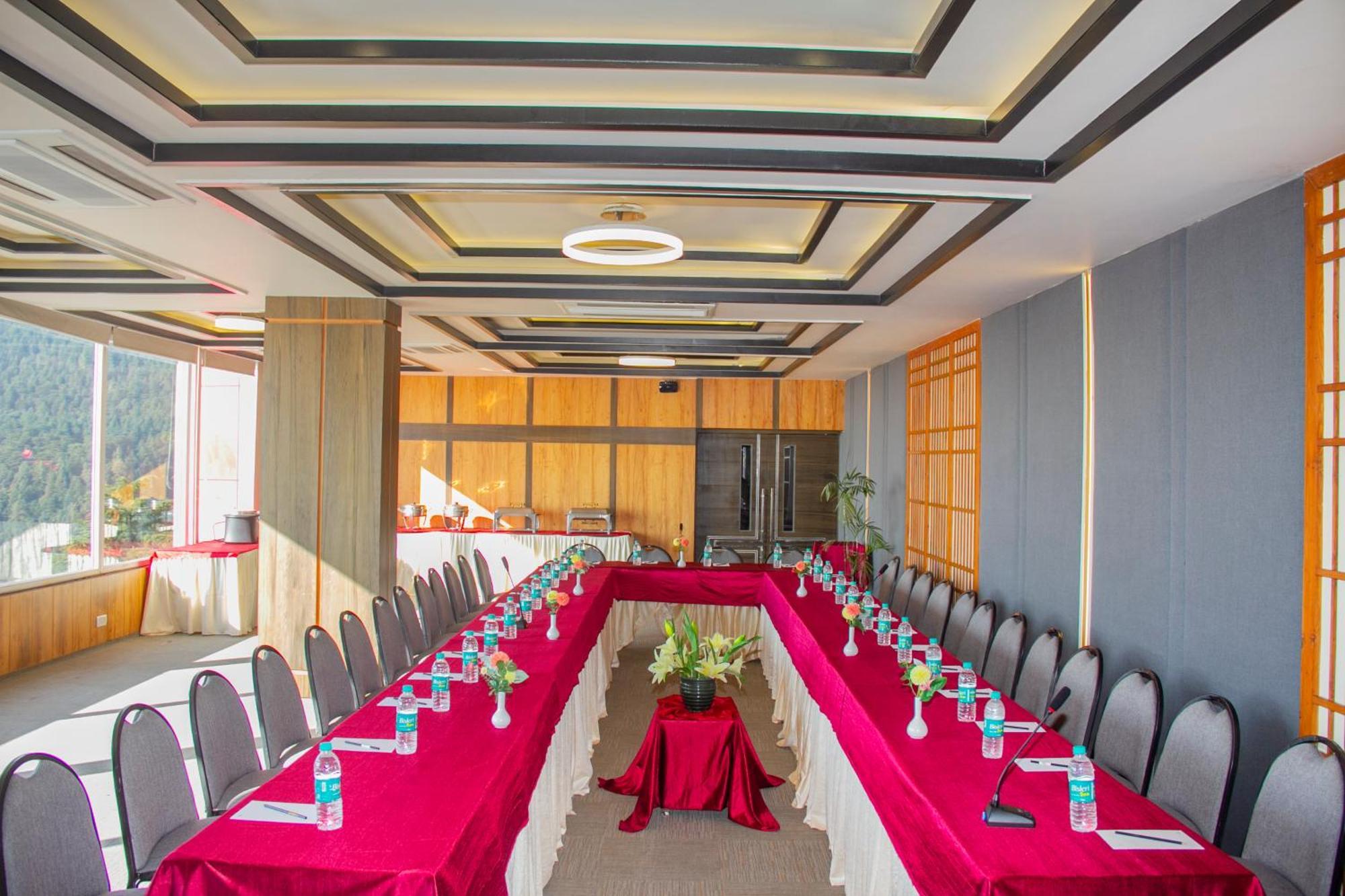 Amritara Surya, Mcleodganj, Dharamshala Hotel Bagian luar foto