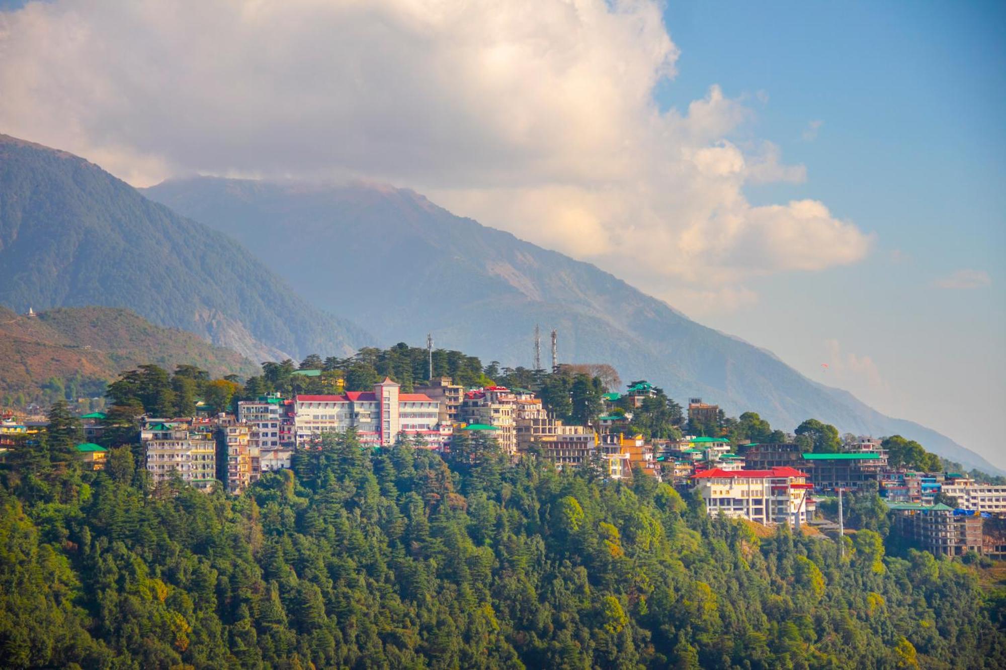 Amritara Surya, Mcleodganj, Dharamshala Hotel Bagian luar foto