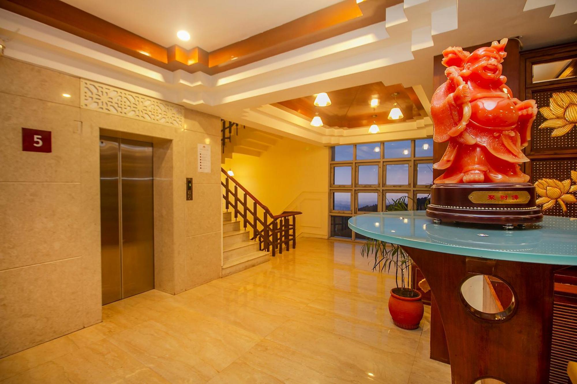 Amritara Surya, Mcleodganj, Dharamshala Hotel Bagian luar foto